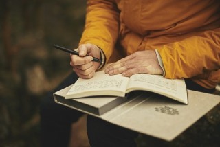 Écrire à plusieurs mains, entre défi créatif et complicité littéraire