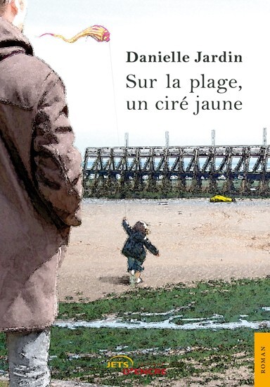 Sur la plage, un ciré jaune...